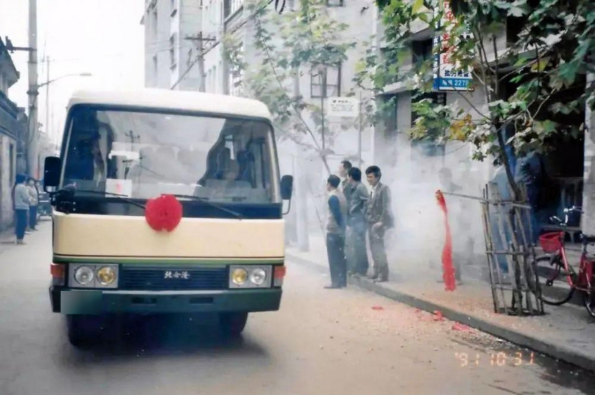 90年代中巴车   这是哪里生产的牌子?北港?