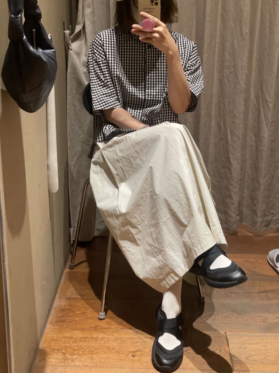 这件格子衬衫是muji labo系列的 材质比普通款板正一些 前短后长的