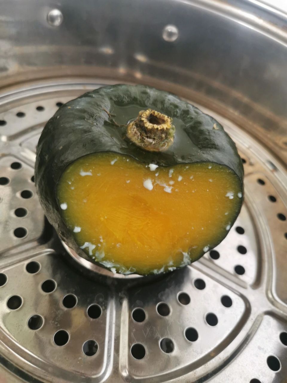 求问贝贝南瓜蒸出来这个白色是什么?