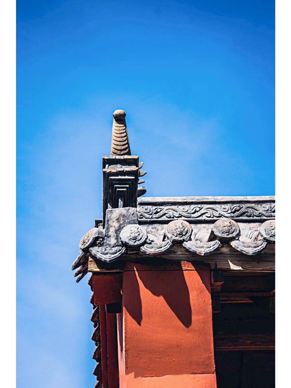 如果一日游的话,推荐9499位于元宝山区的静安寺,距离赤峰市区三十