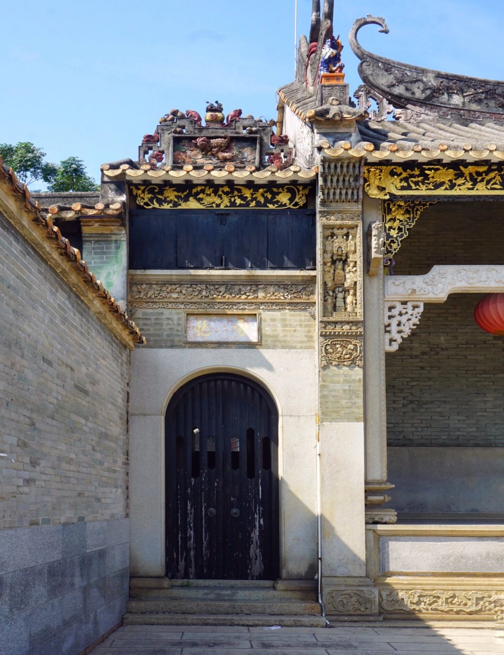 广州篇27 — 曾氏大宗祠 "曾氏大宗祠"位于番禺石碁镇小龙村东街5号