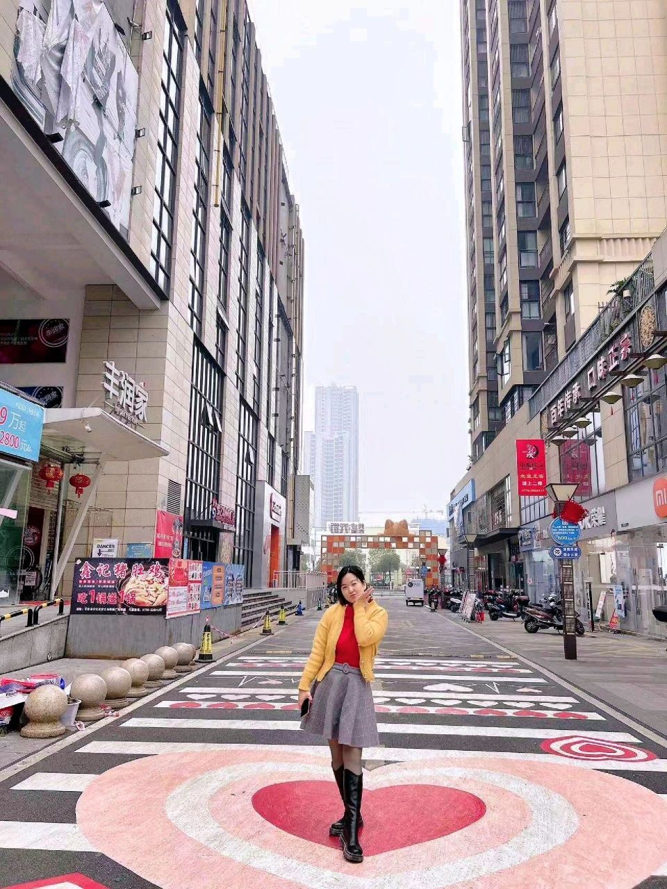 要逛就来天街吧! 一起来打卡百色鼎盛天街爱心斑马线