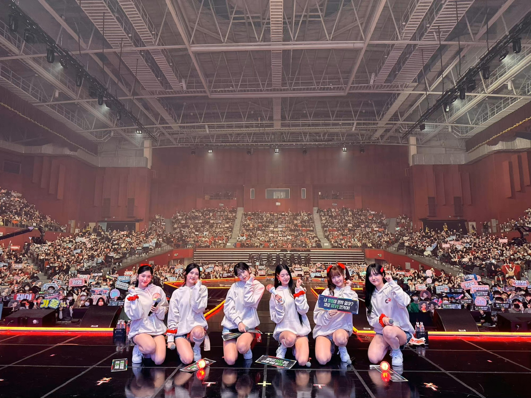 ive93更新合照壁纸