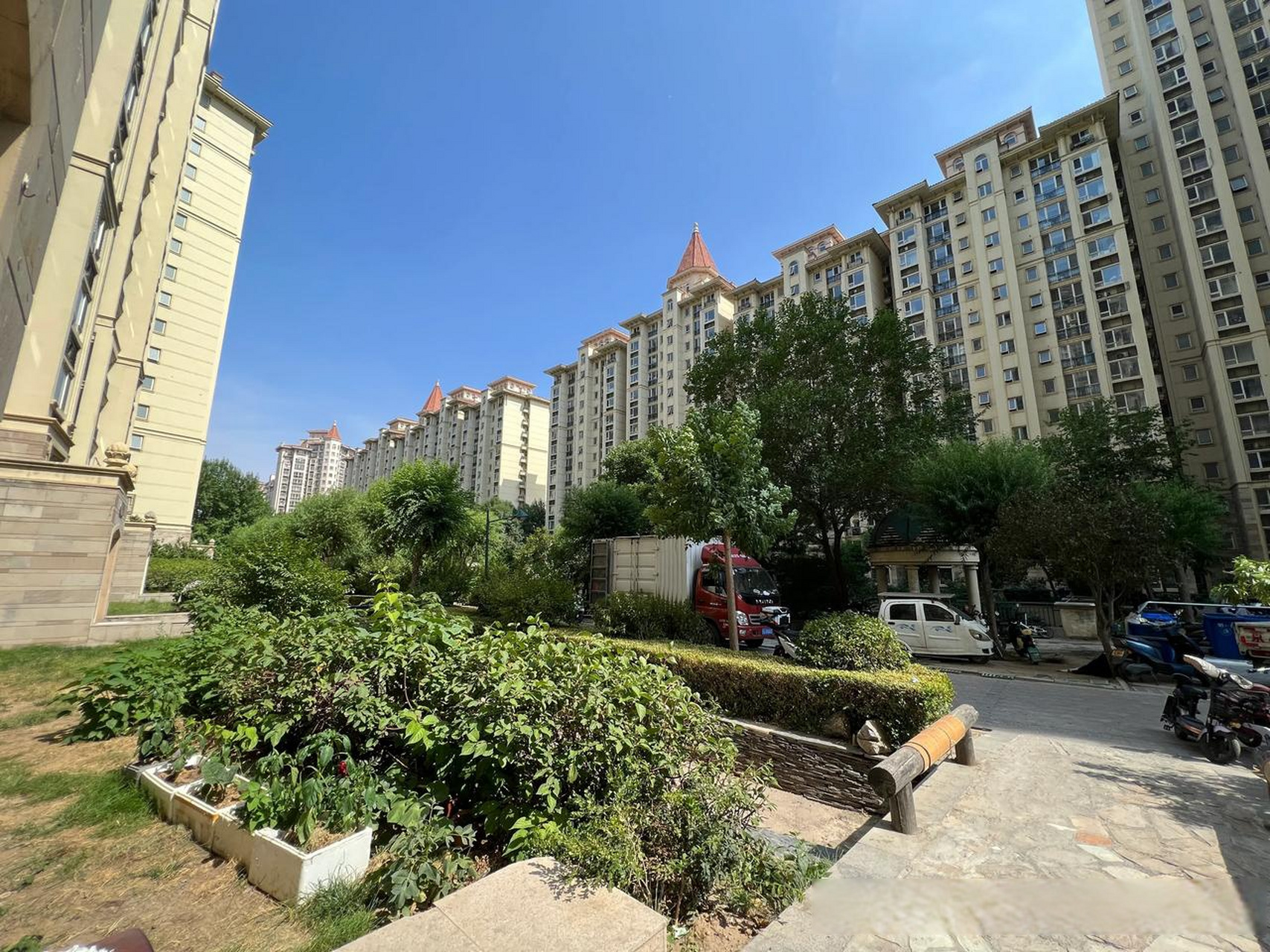 当年买的燕郊纳丹堡小区,在当年也算是高档小区了.