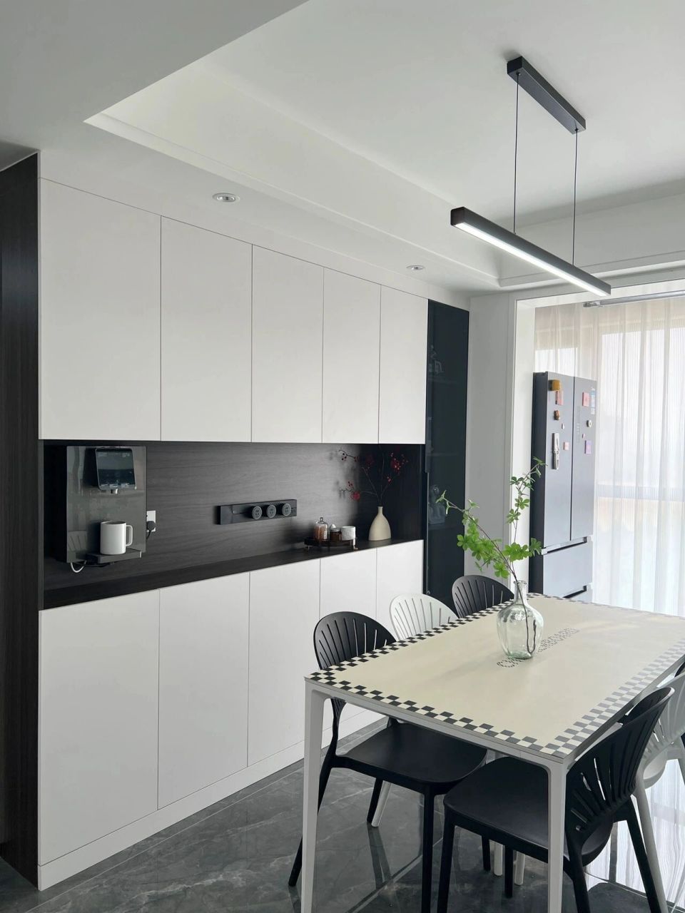 板材我选的是生态板双饰面柜门珍珠白柜体弗格橡木这两个颜色搭配也是