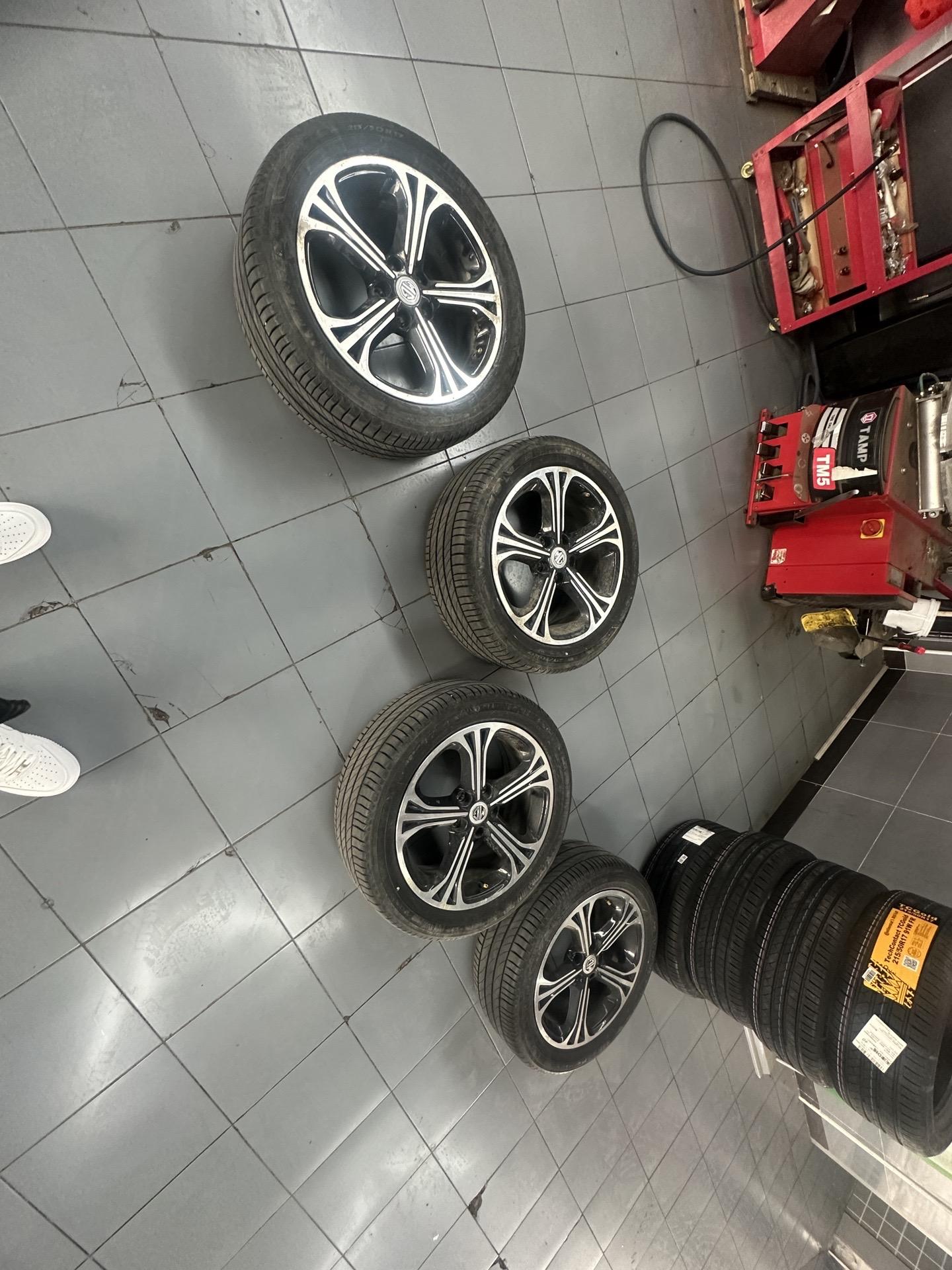 心疼啊开了五年也该换了在途虎养车 上买了4条马牌轮胎第二天就送
