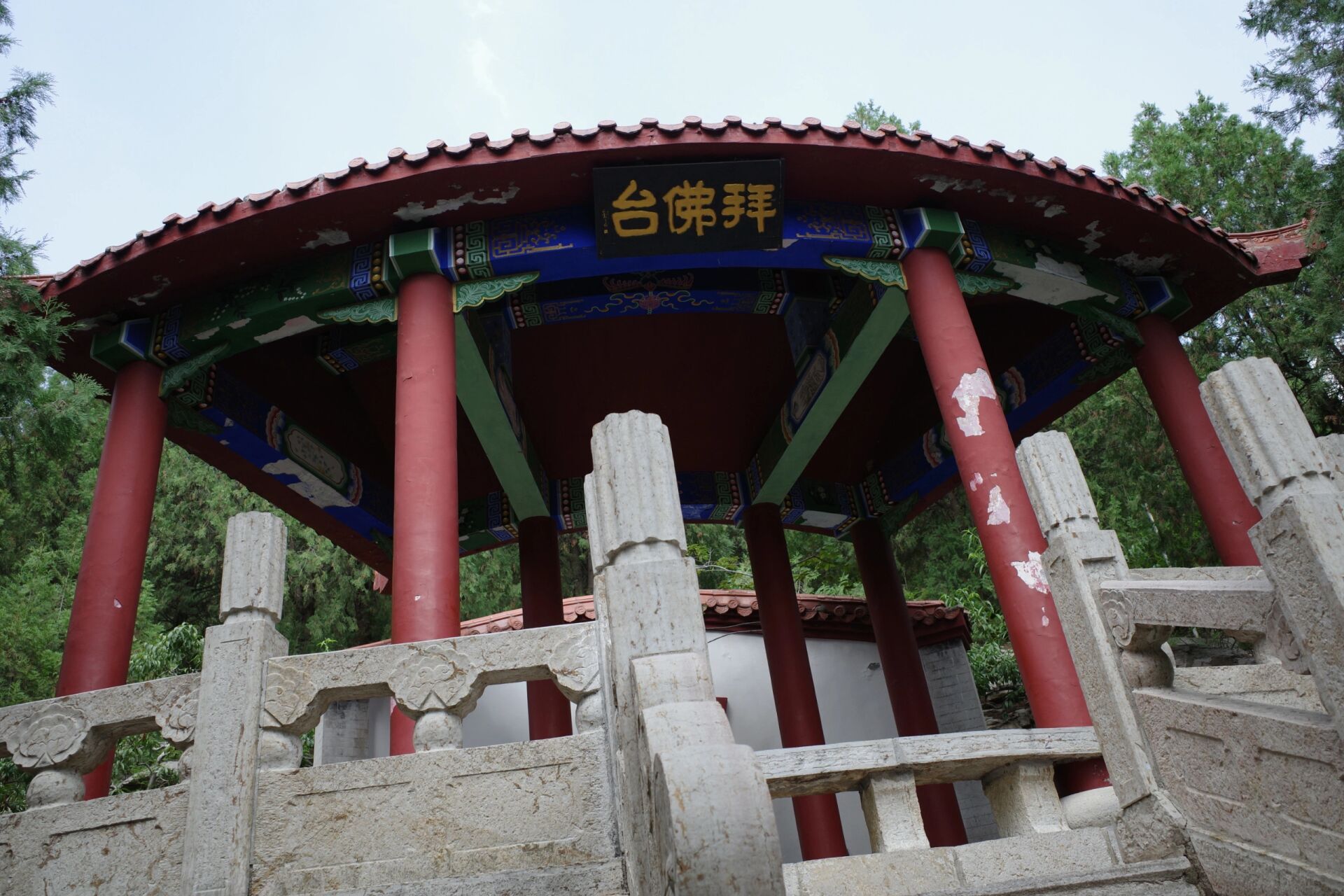青州有一好去处 登驼山可俯瞰龙兴寺圆觉寺,山顶有一处道观,昊天宫,内