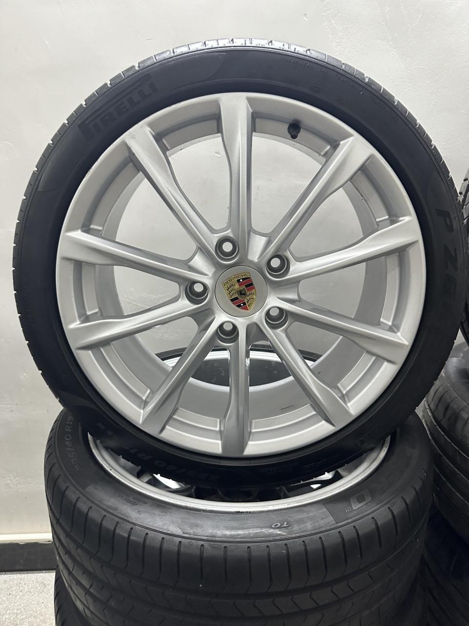 19寸保时捷718原厂轮毂轮胎,原装 原配轮胎前235/40r19后265/40r19