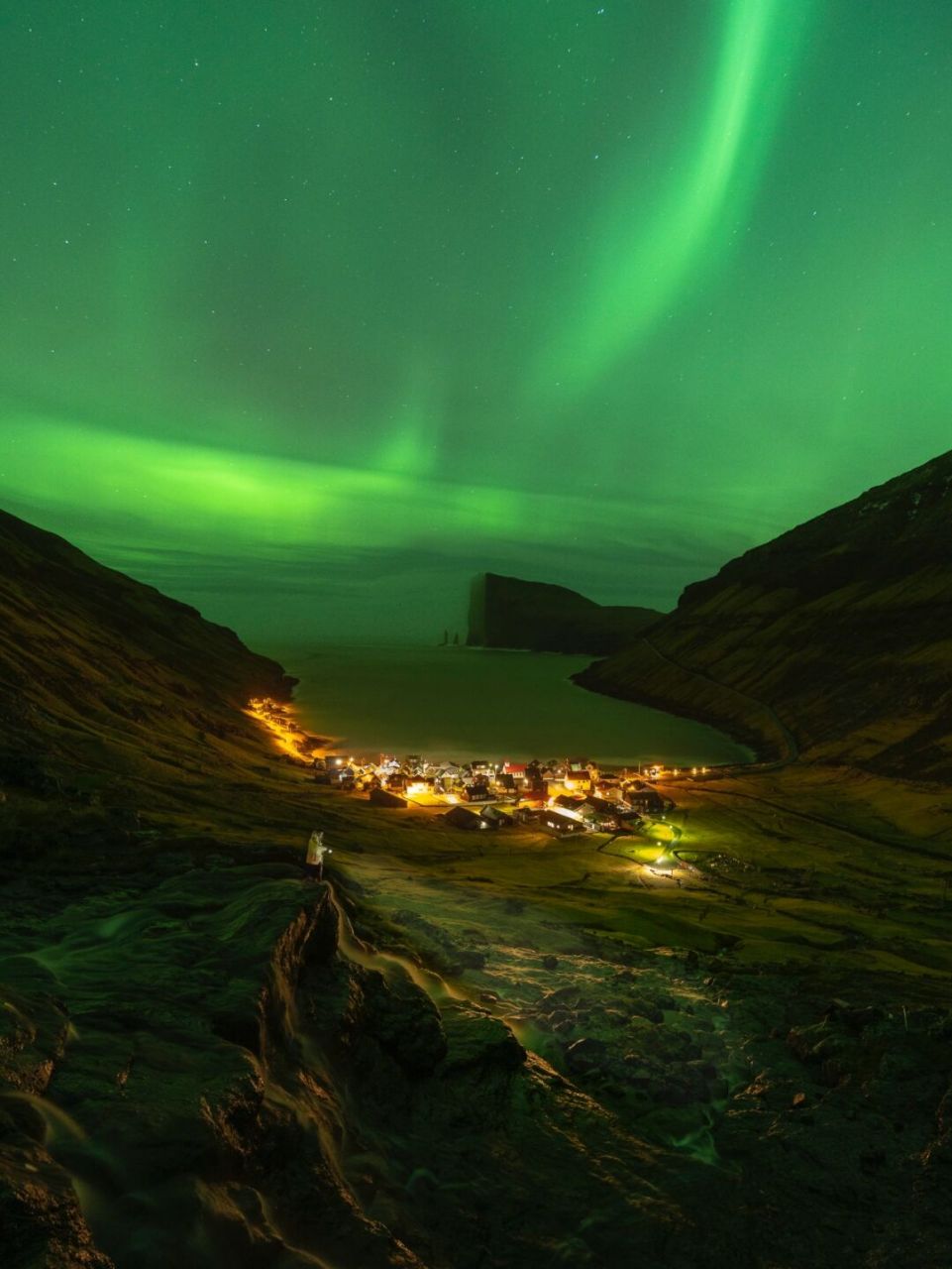 这个人口不到5w的岛屿,位于冰岛和挪威之间的极光胜地 国人知晓这座