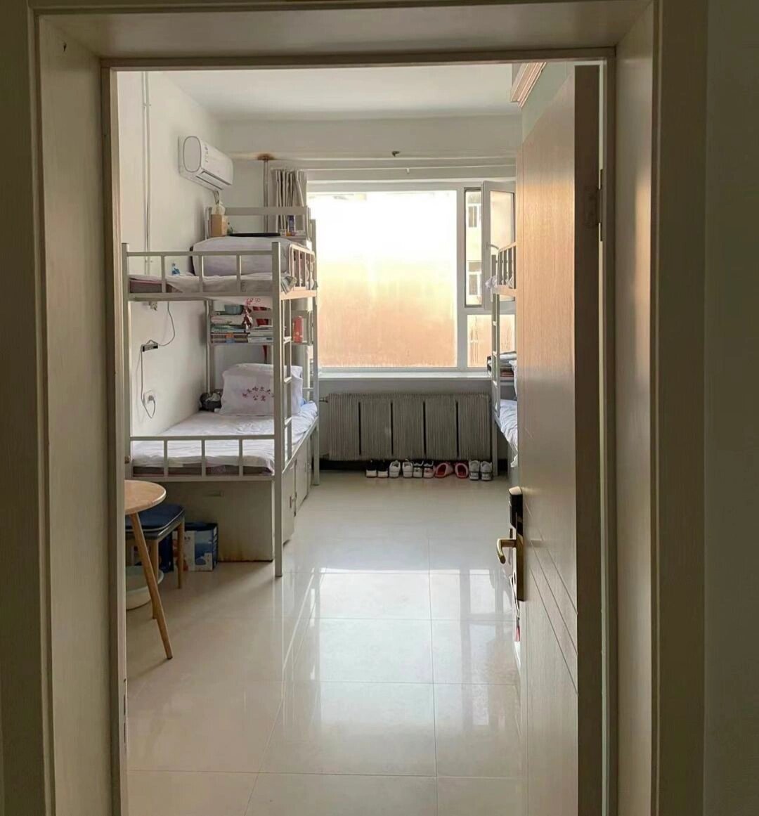 有的寝室有阳台就没有晾衣间了.需要注