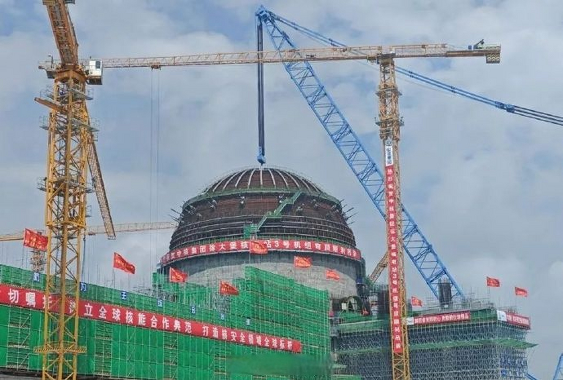 【这很俄罗斯,徐大堡核电项目3号机组核岛穹顶吊装圆满成功】近日