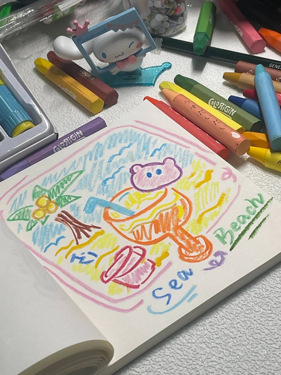 期待夏天吧 第一次用蜡笔画涂鸦简笔画 是之前的灵感笔记里画过的小