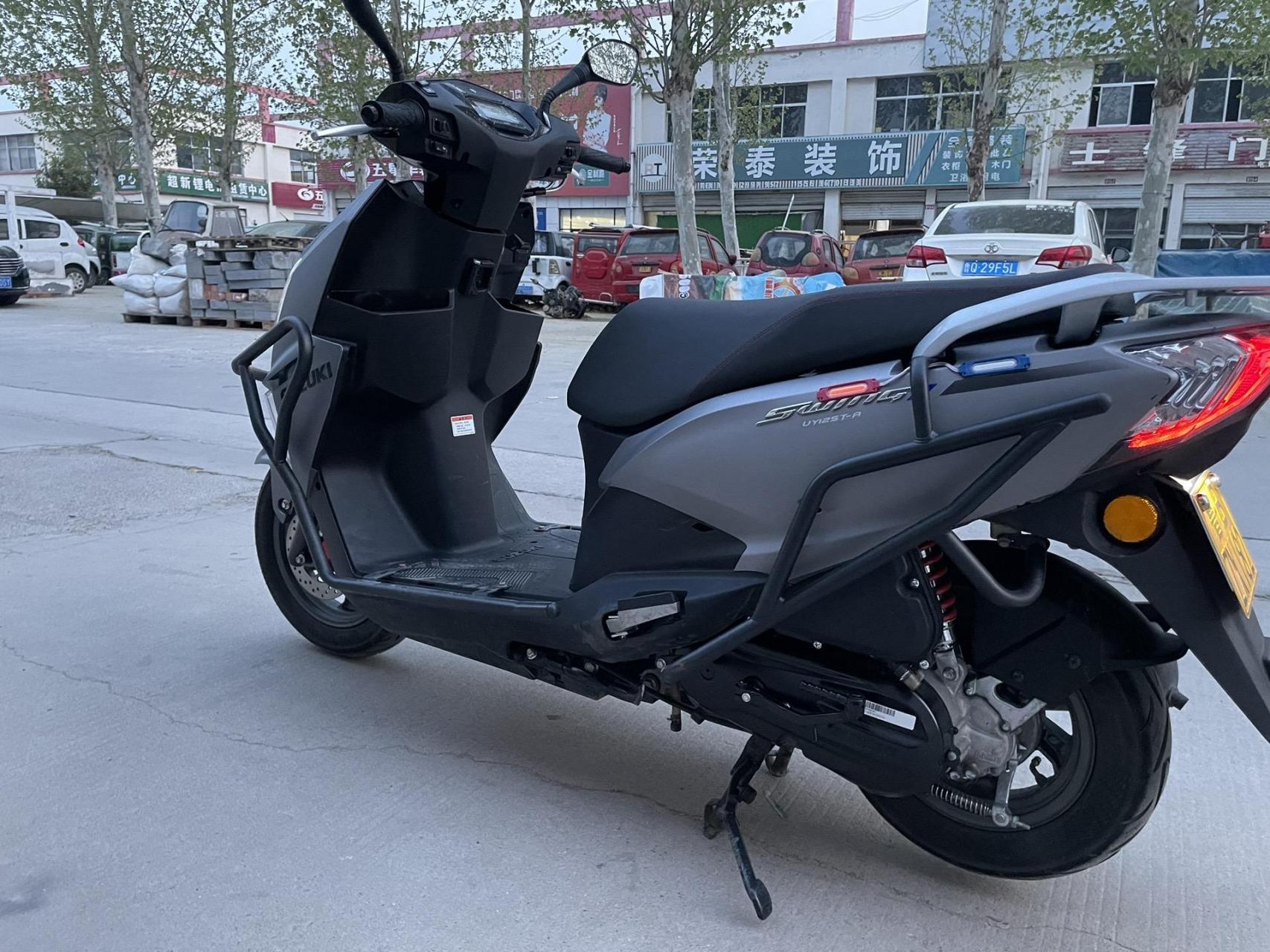 准新车4000公里 个人一手 全车无磕碰 随时过户 踏板摩托车