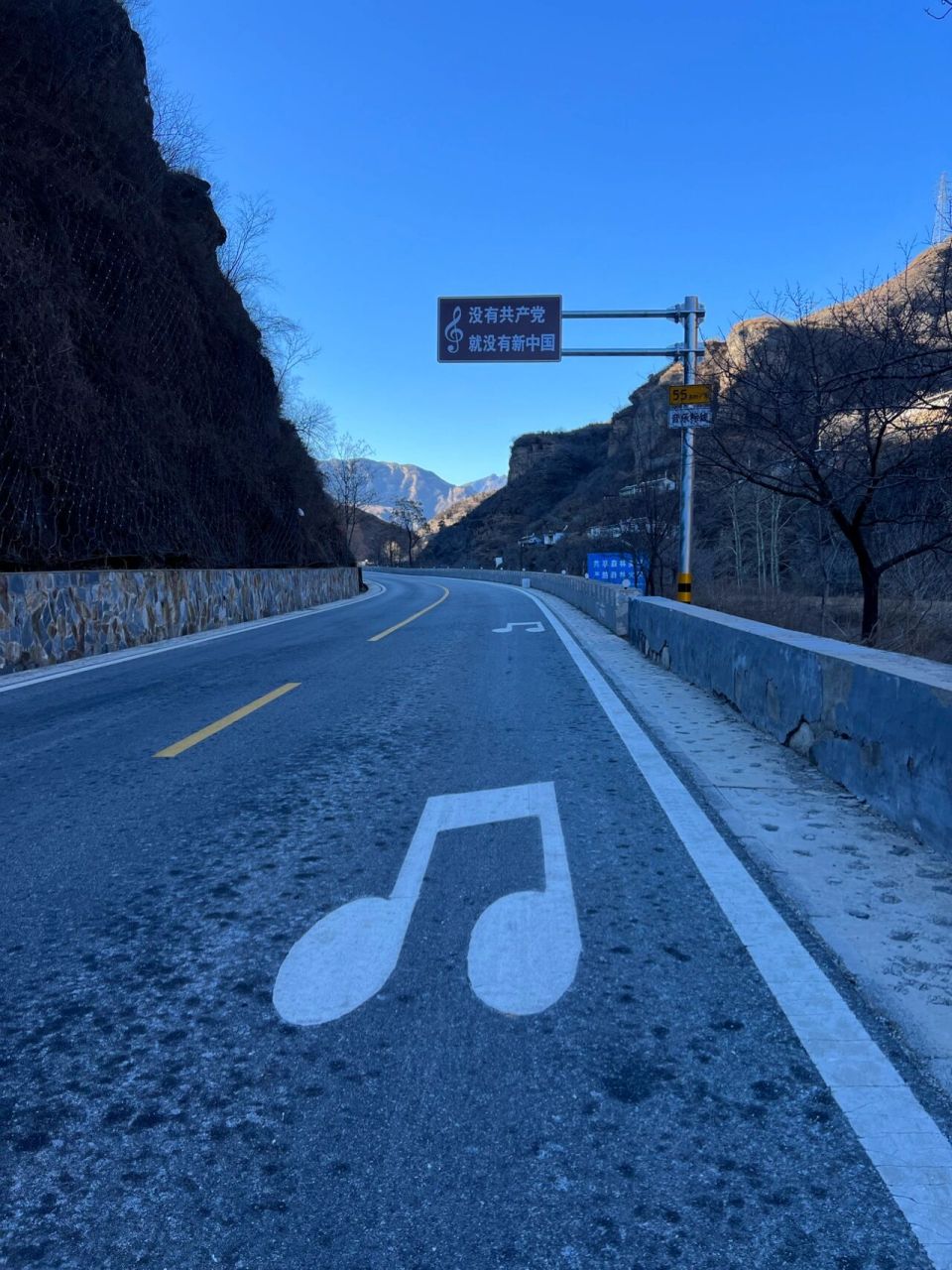 北京房山会唱歌的路90 导航红井路,离目的地的十公里左右会看到照片