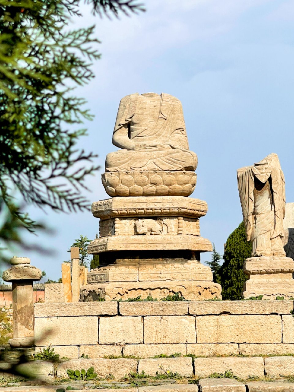 河北邯郸市响堂山～常乐寺遗址 常乐寺遗址位于鼓山脚下,与北响堂石窟