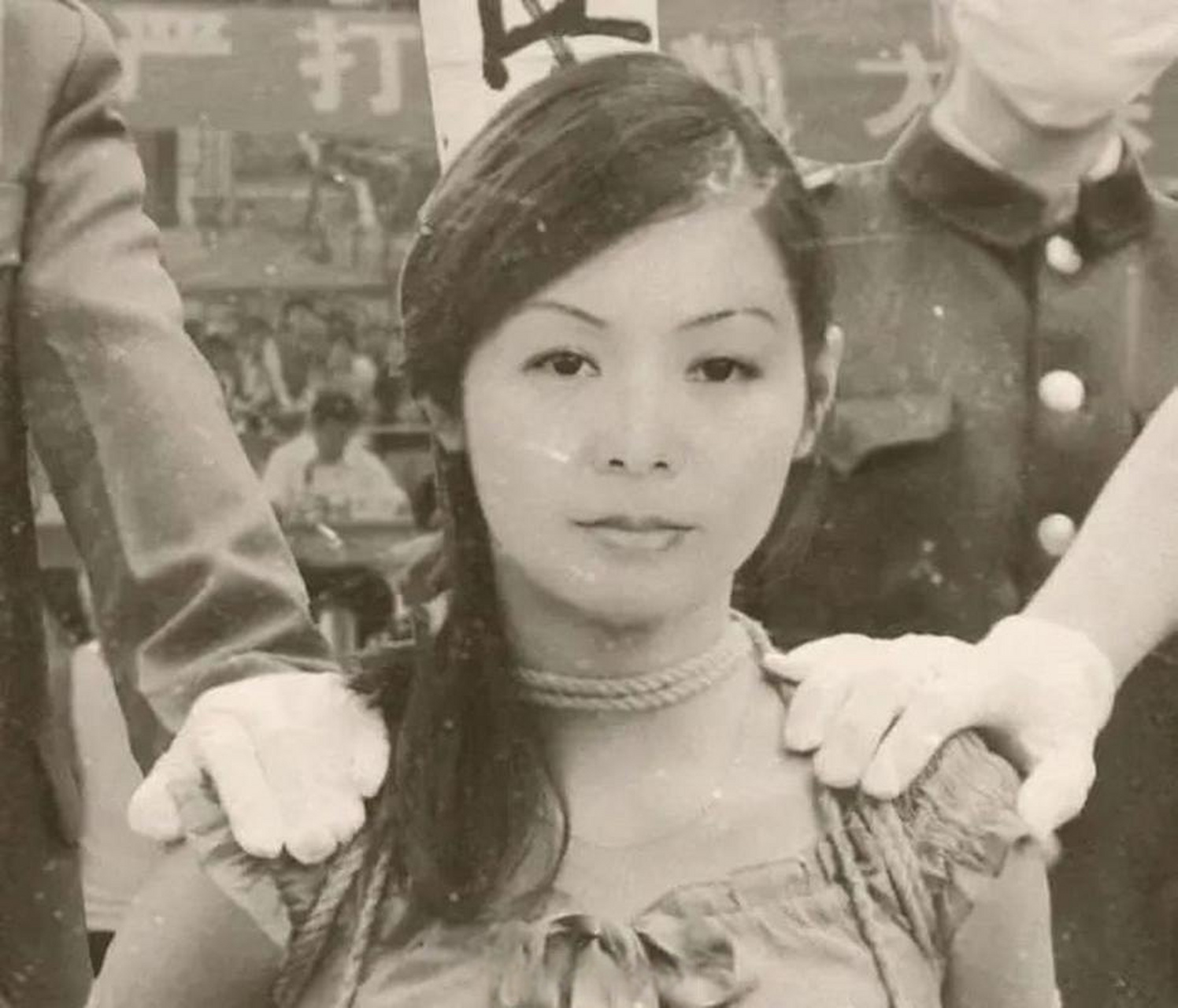 上世纪,机械厂离婚的女性马燕秦,她日常喜欢阅读海外言情小说的手抄本