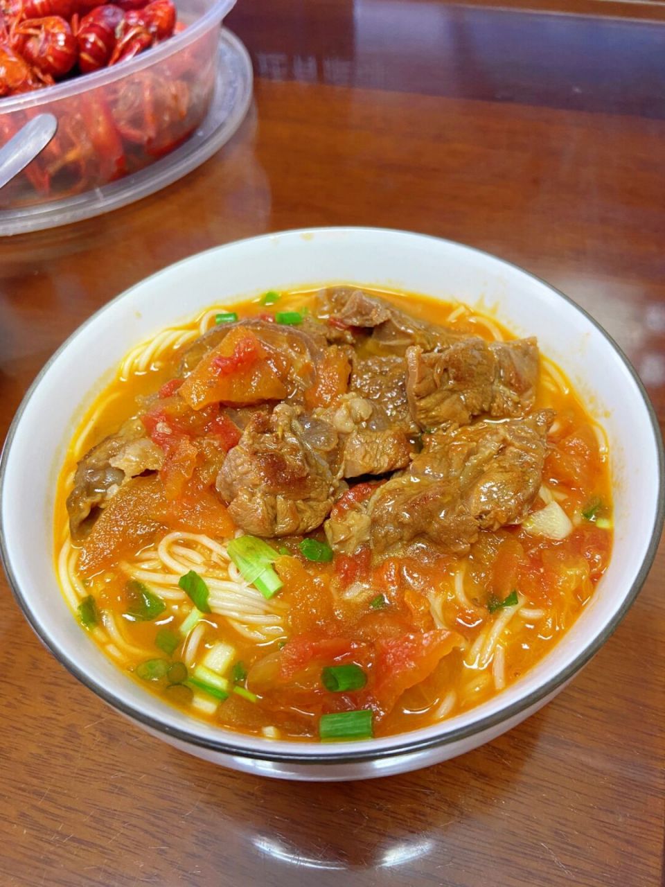 面 (简单做法不放油) 今天炖的牛腩没有放油,油脂都来自于牛肉本身