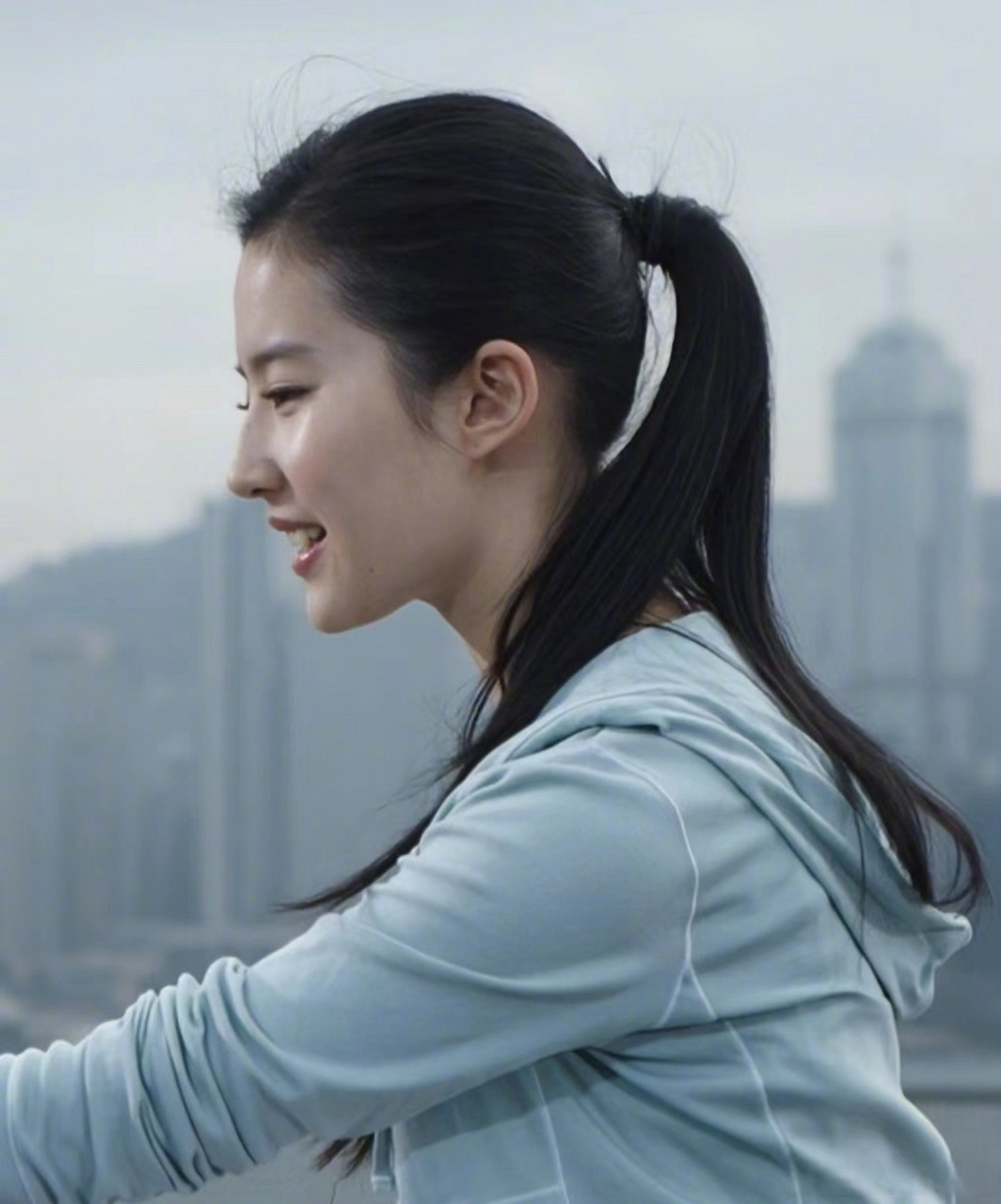 刘亦菲发量怎么变这么少了,虽然大美女并不会被这点小问题影响,记得