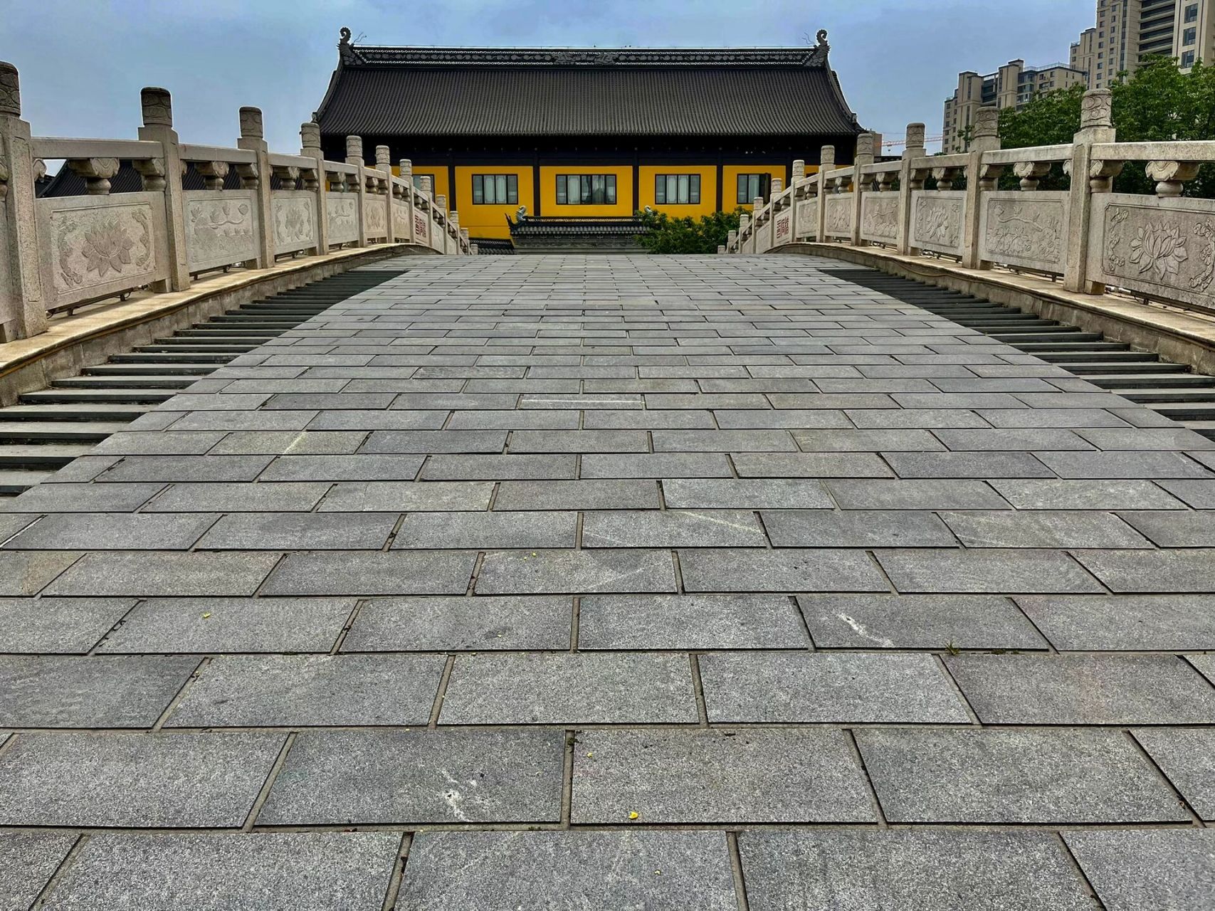 丹阳海会寺始建于明代."海会"意为高僧云集,虔诚修行.