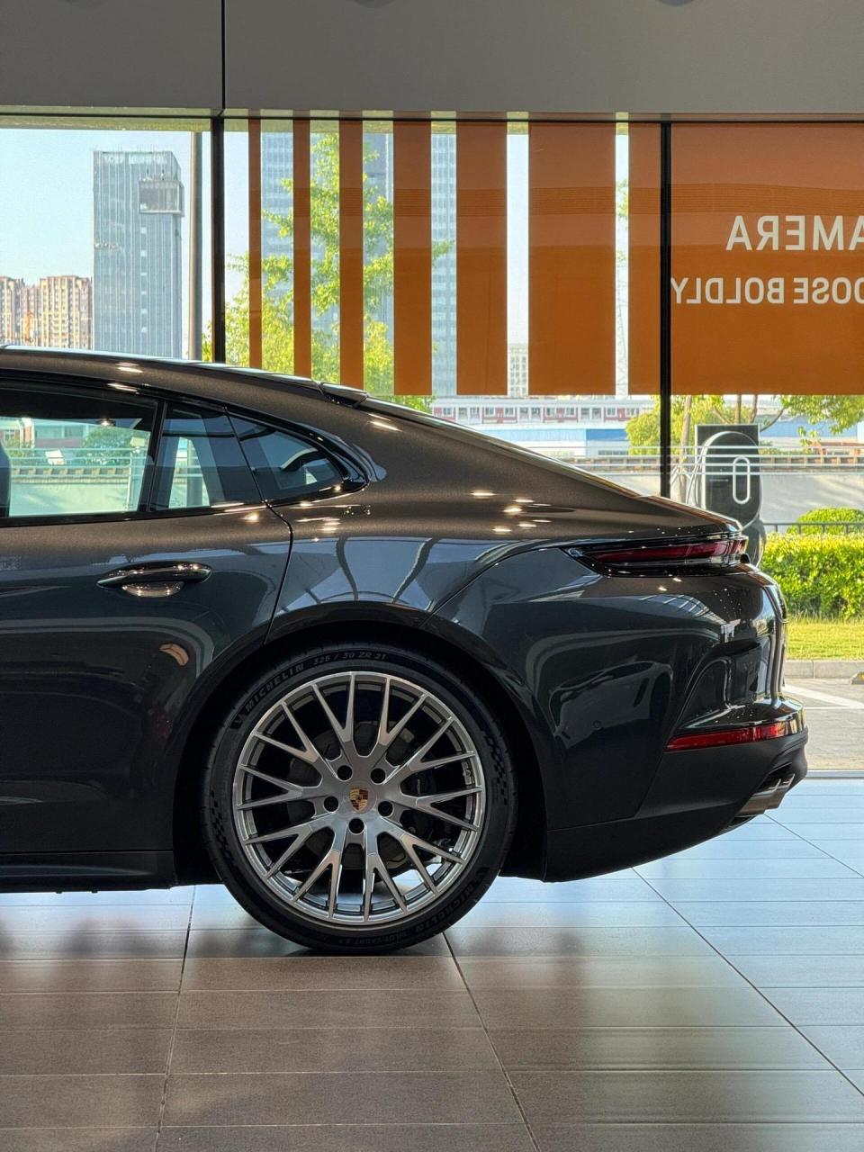 不到100的全新保时捷panamera!全新车!中规车!4s店提车!4s店一手发票!