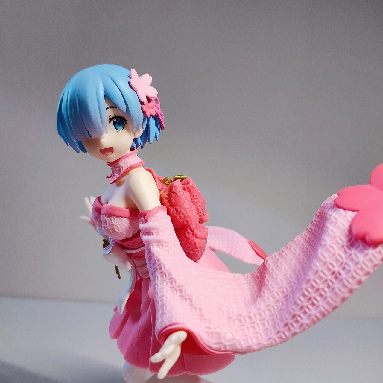 re:从零开始的异世界生活 蕾姆樱花手办 胳膊和腿是拼接的,腿有点活动