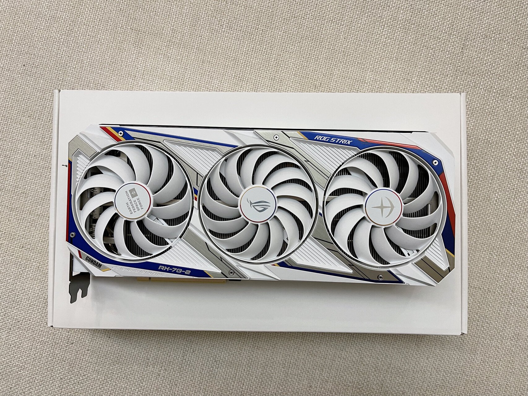 华硕rog3080猛禽高达版,真香 确实比普通版的好看 灯带也和普通版的不