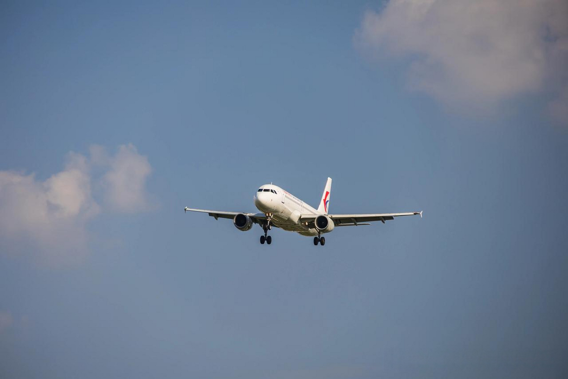 晒晒你拍过最满意的照片记录我的2023  中国东方航空a320,蓝色的天空