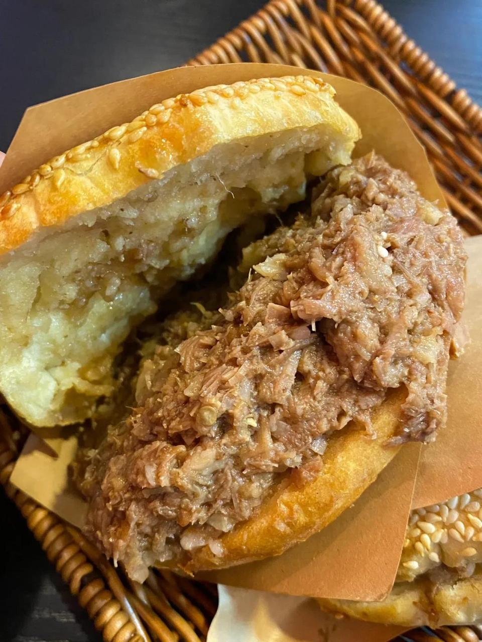 兰州美食|牛肉火烧  店名塘沁记牛肉火烧 地址农民巷附近(近西部花市