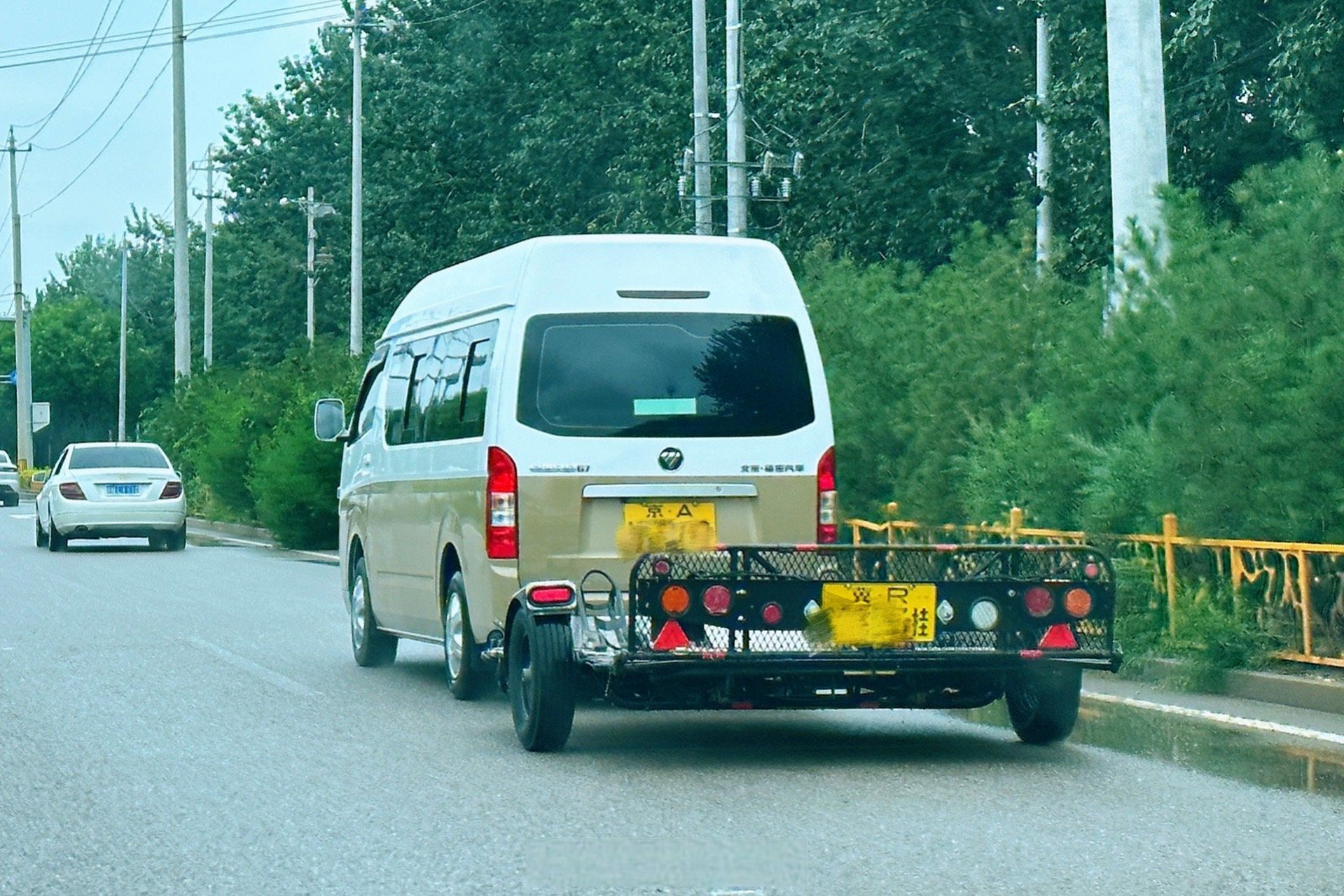 van事通# 昨天接二狗路上遇到的黄牌福田g7,物尽其用挺好,只是合规性
