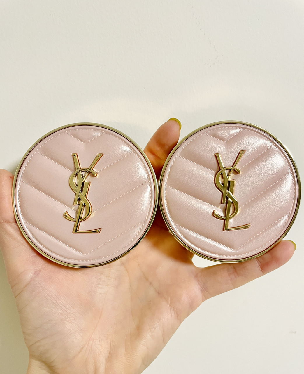 干皮天菜ysl粉气垫b10 br10 br20对比 妆感轻薄,服帖透气,遮瑕不错,粉