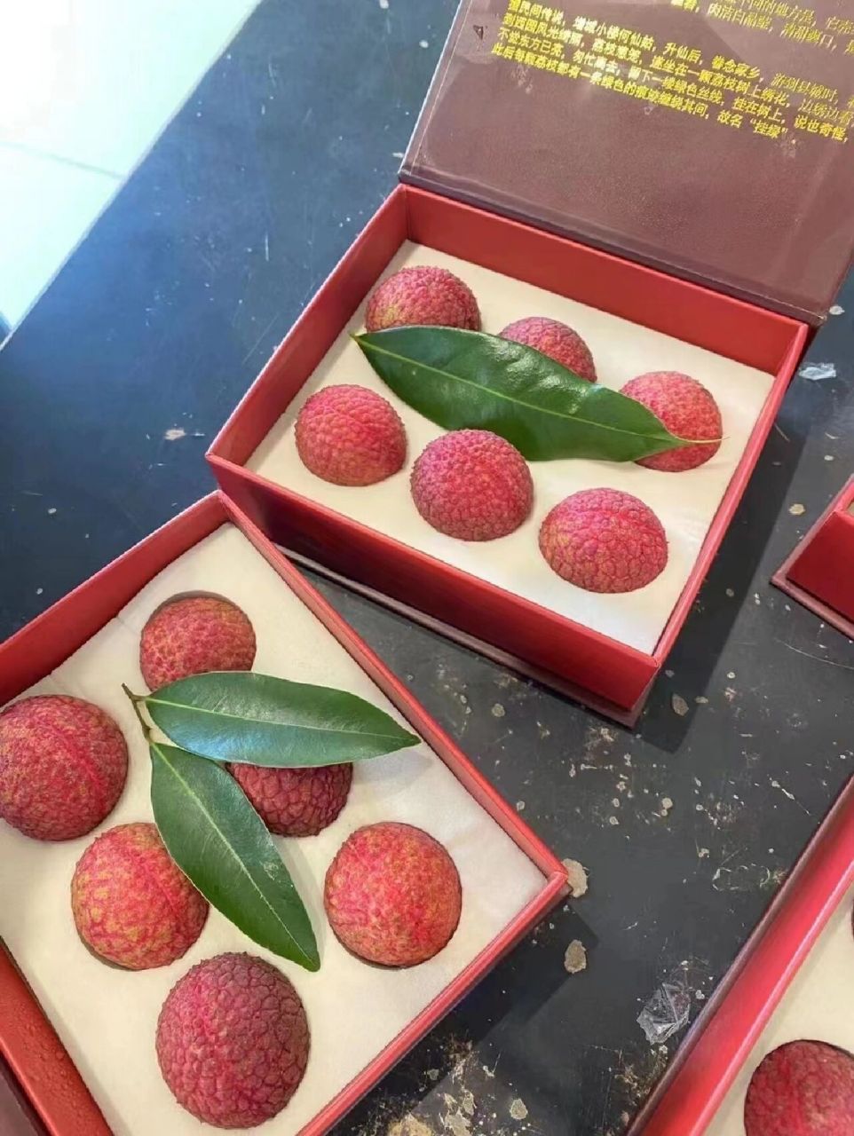 增城老树荔枝 挂绿 从千年老树增城北园二代挂绿上取果,每颗都是经典