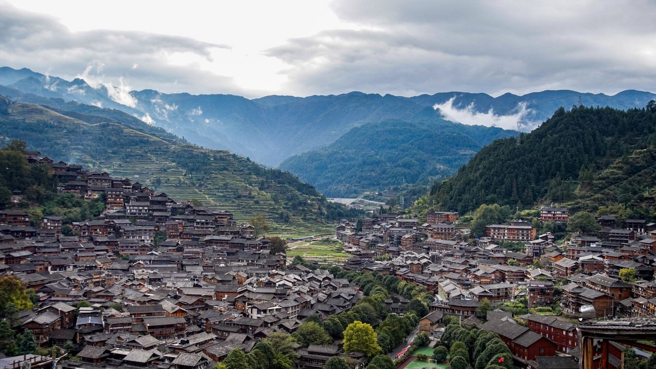 打卡黔东南·千户苗寨 景色很棒,苗族服饰很有特色,体验了一下高山