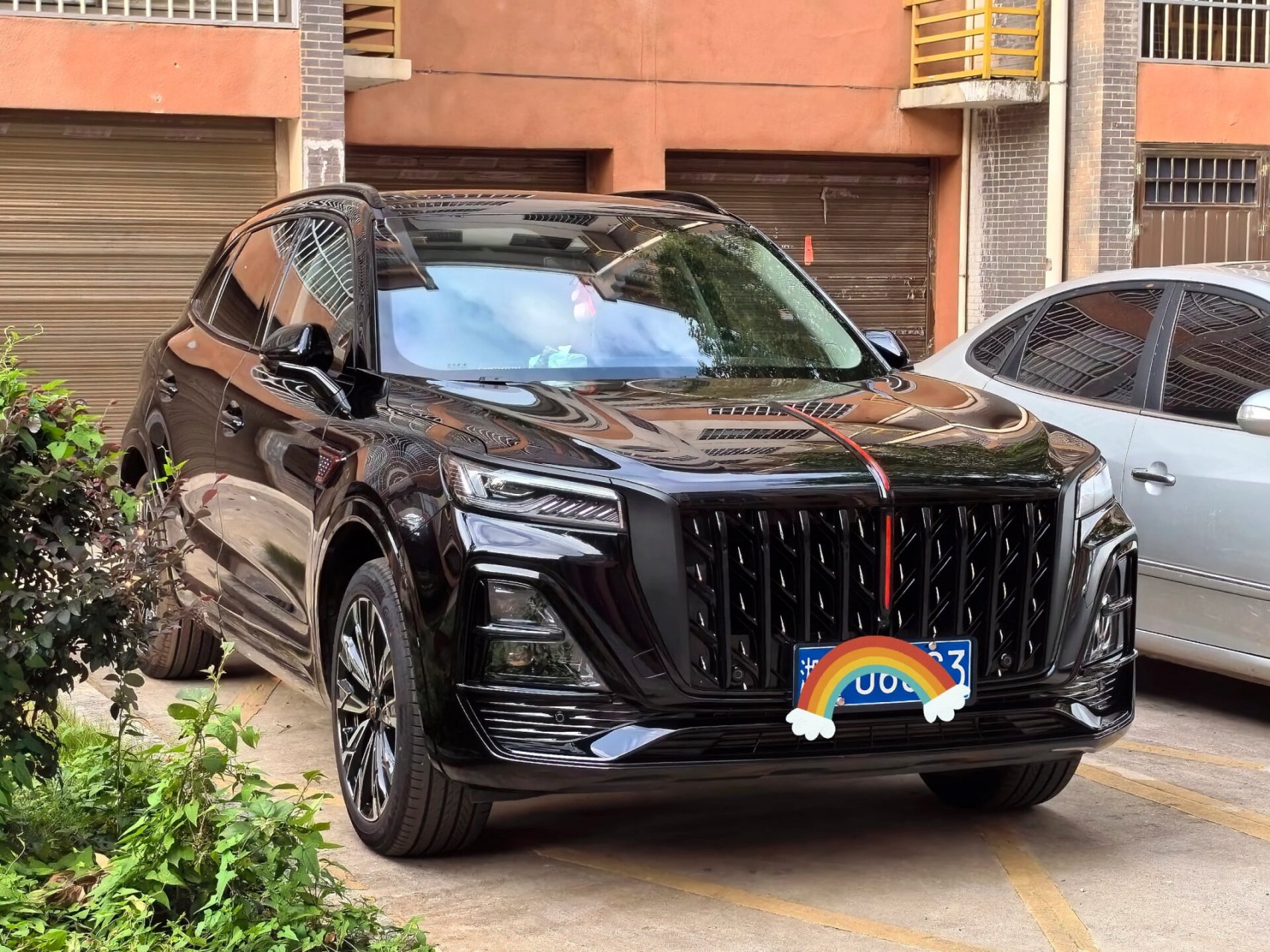 红旗hs5黑武士 白天效果 白天效果也很nice 从开始的讨厌 改着改着