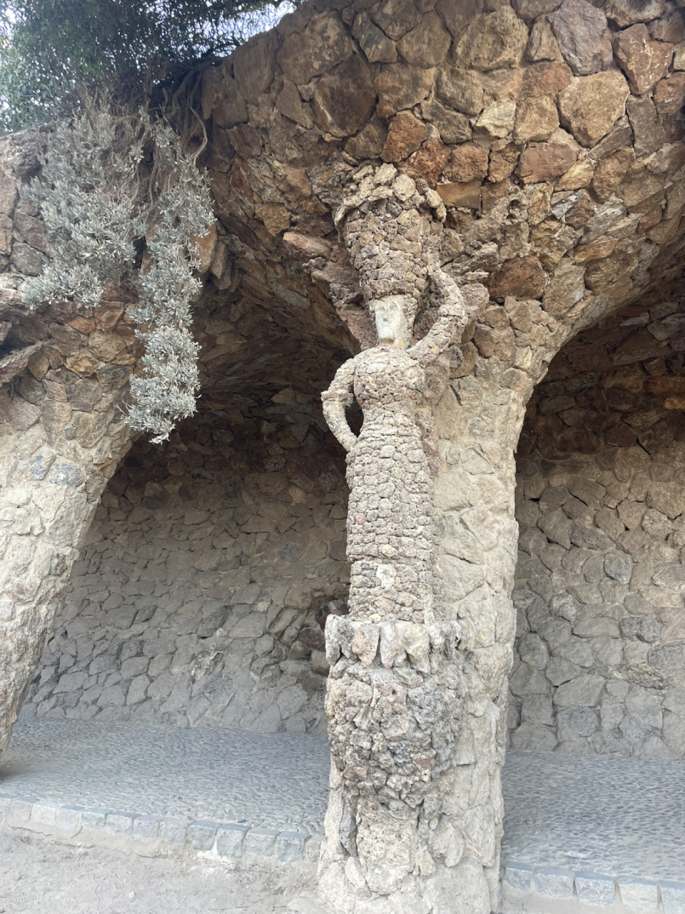 95介绍 奎尔公园,本来是富商奎尔在巴城西北荒野处筹划的高级住宅区