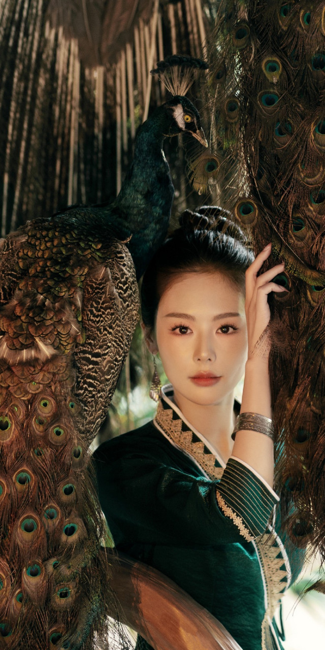 吴佩柔傣服写真壁纸组图