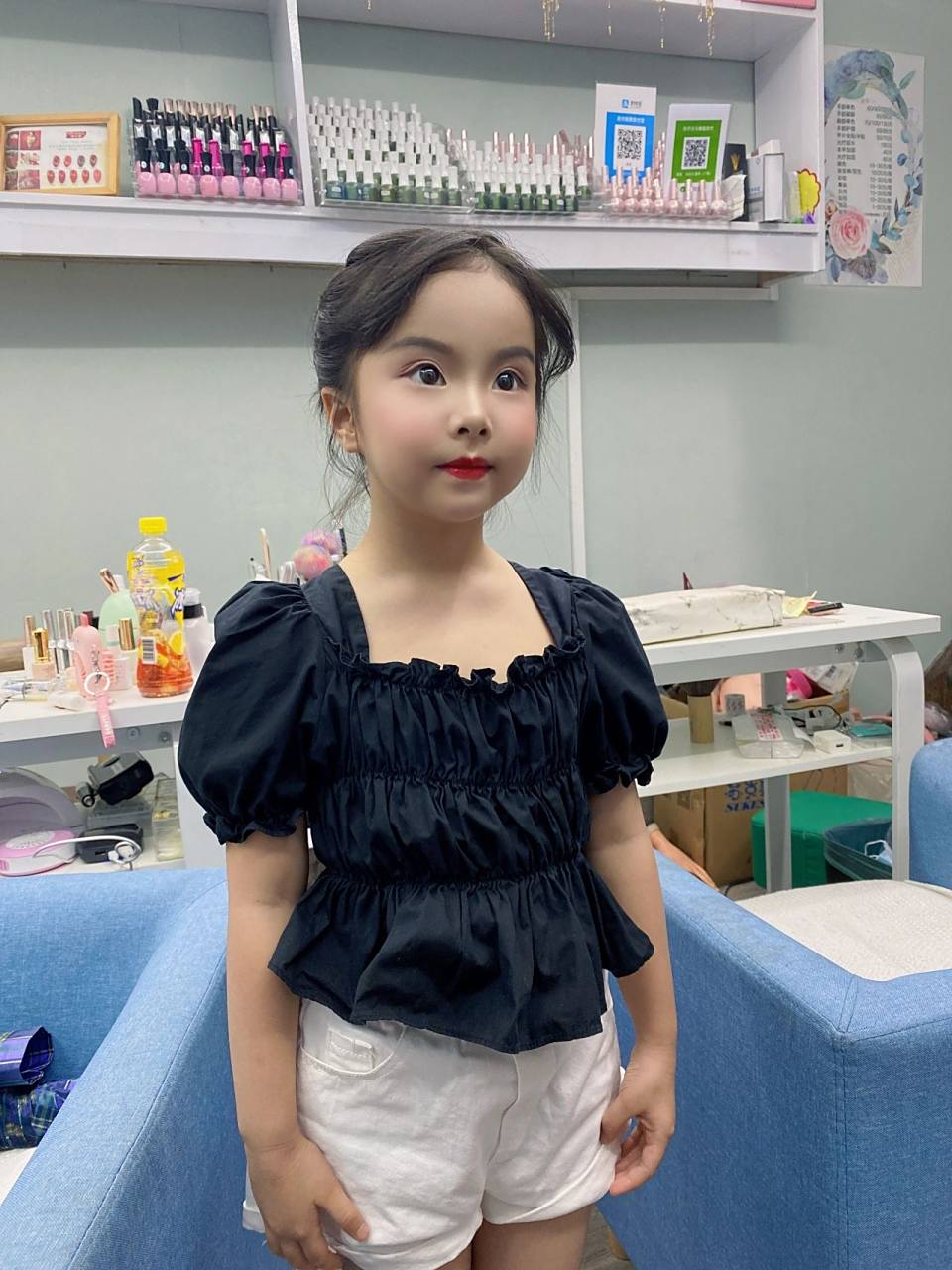 幼儿舞台淡妆这个小朋友太漂亮了 幼儿舞台淡妆这个小朋友太漂亮了