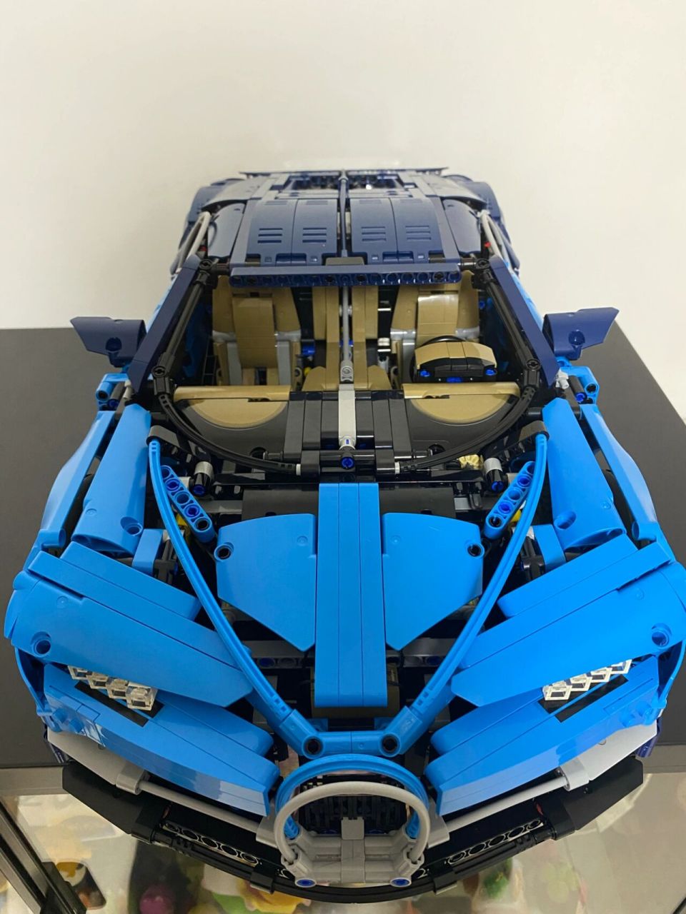 乐高42083布加迪chiron 乐高这款产品从包装就已经体现了旗舰款的与众