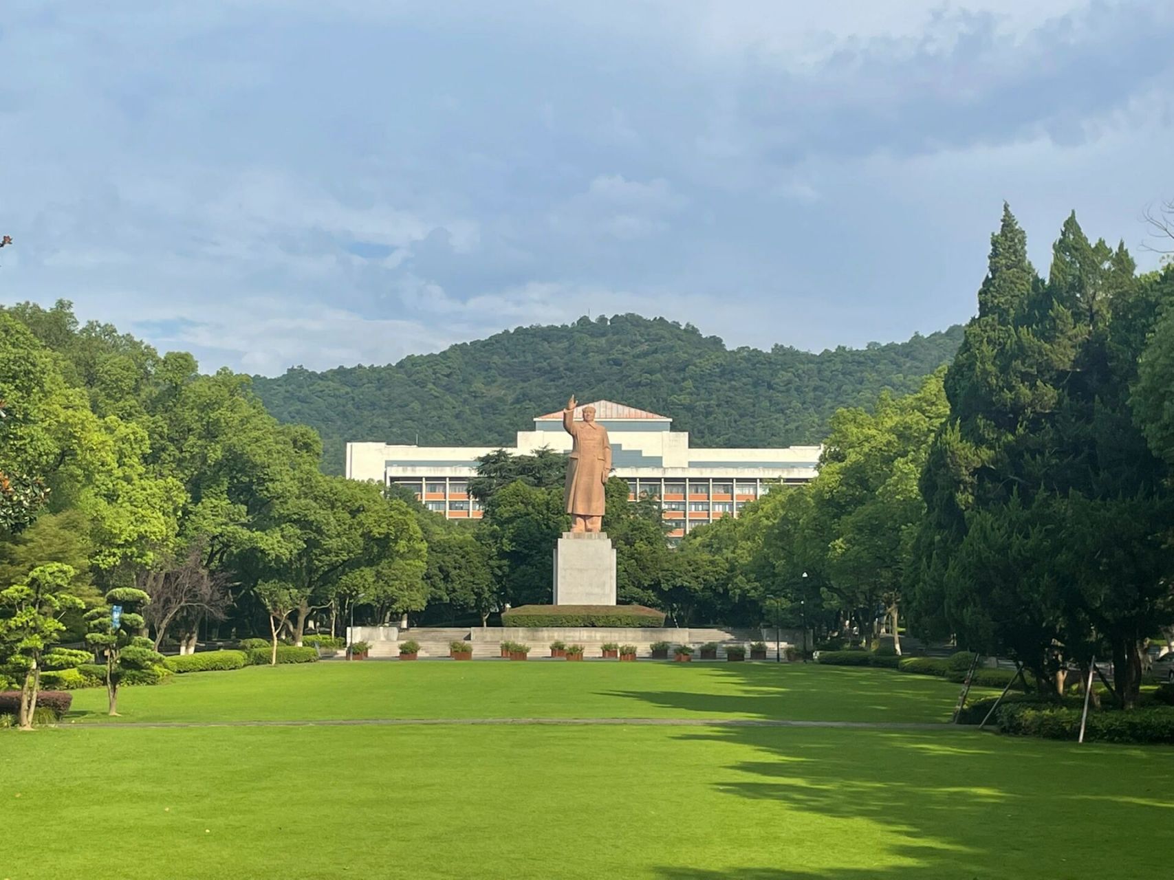浙江大学玉泉校区  太喜欢浙江大学了!很美很美.