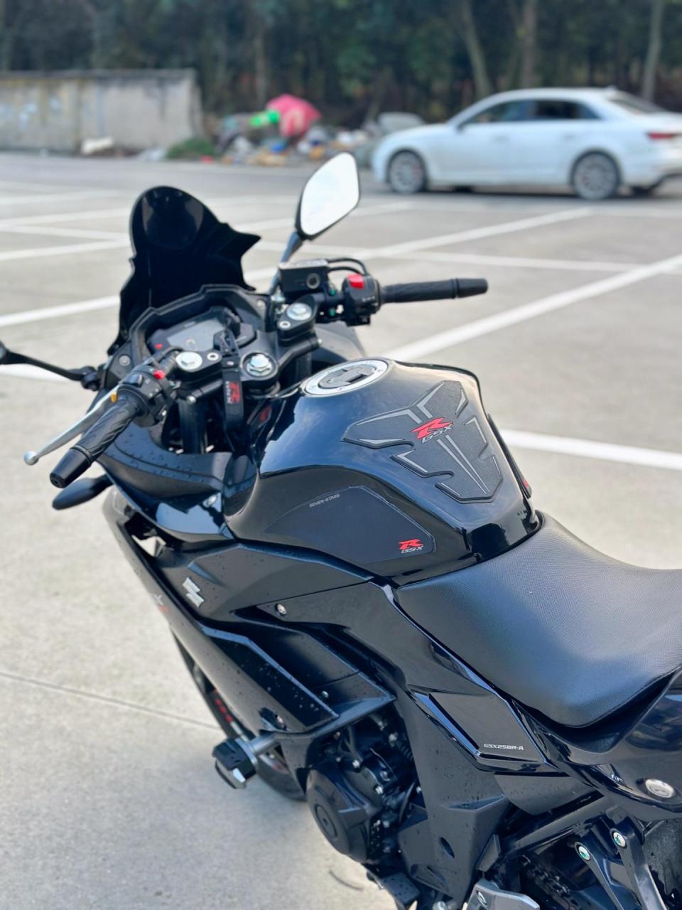 黑武士 铃木gsx250,22年安全行驶9000公里  一车 传三代人走车还在