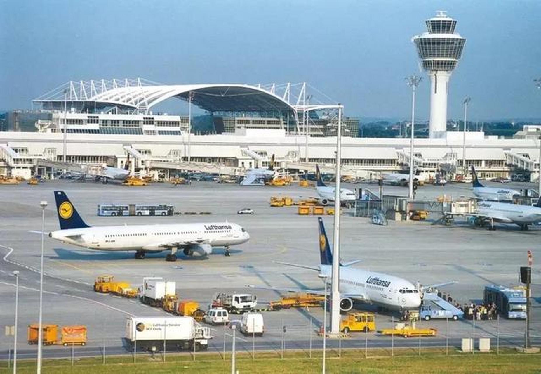 机场被带走的背后 近日,有多位准备参加2023年德国慕尼黑国际太阳能