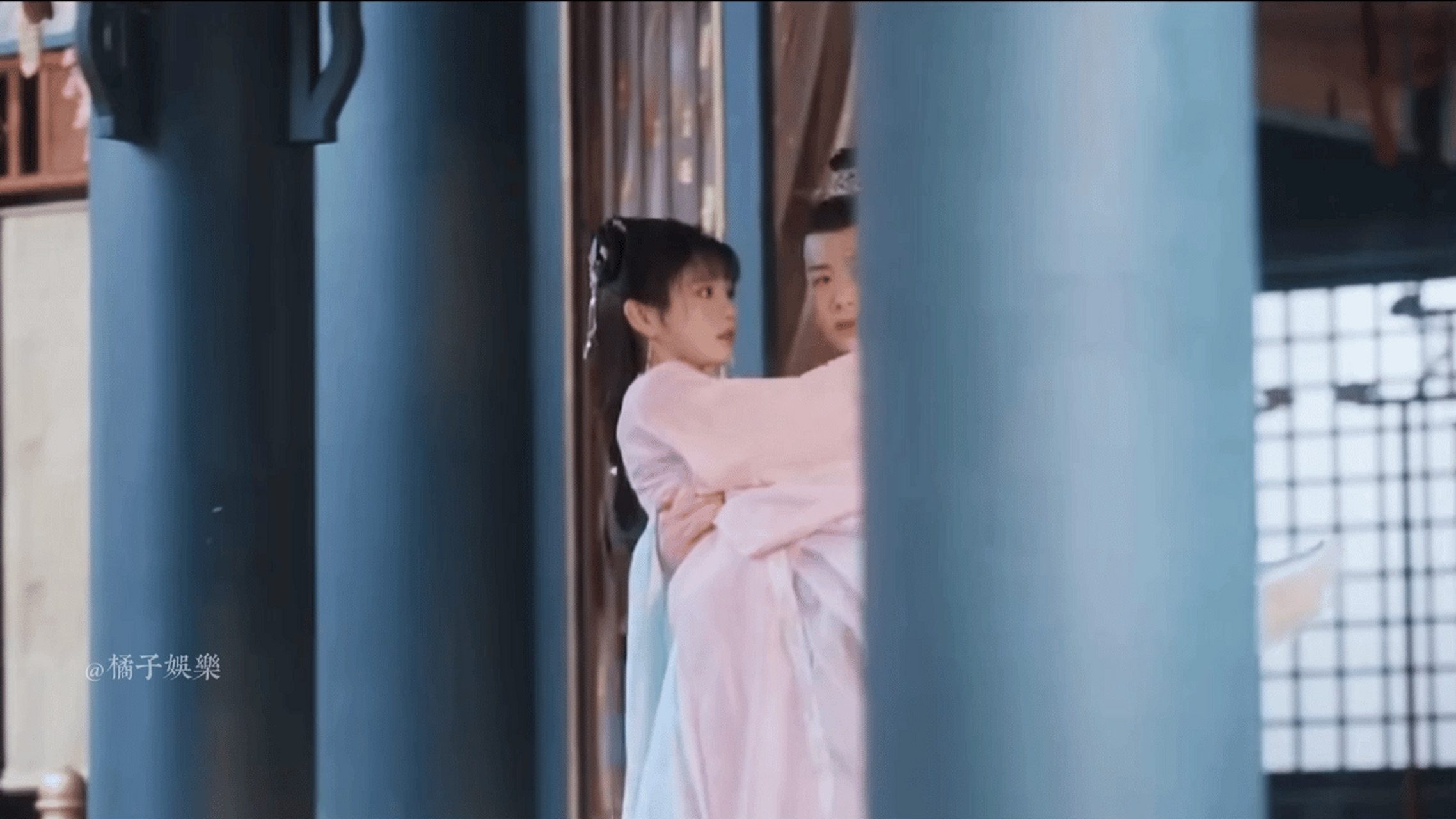 白敬亭的公主抱看起来就挺踏实的