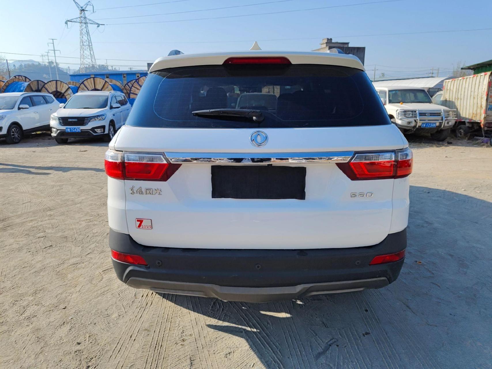 新到一台2019年精品东风风光560,大七座越野车,最漂亮白外黑内,成色