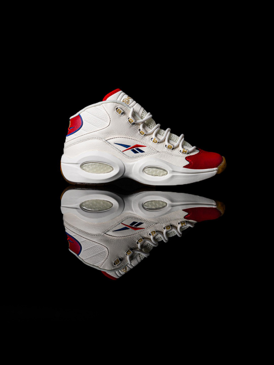 近期小编收到一双最新发布的艾弗森 reebok question mid "red toe"