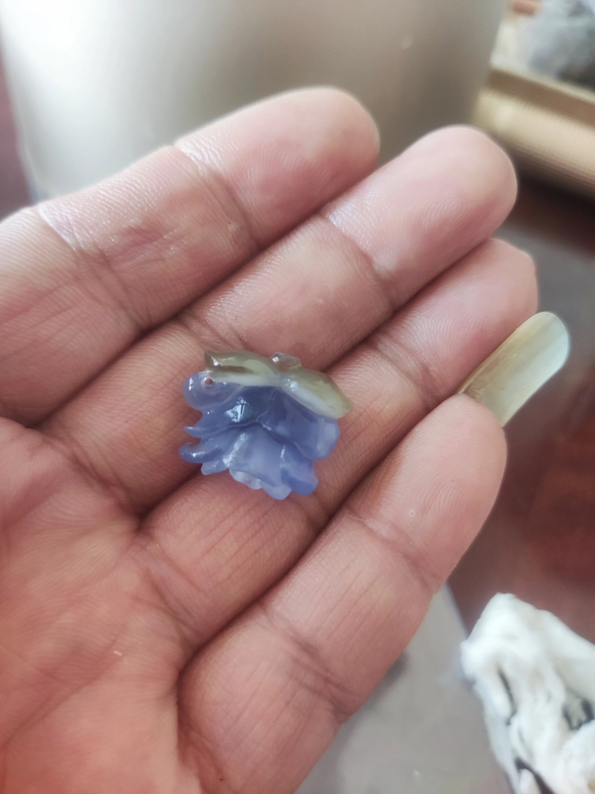 大杨树蓝玛瑙一朵漂亮的俏色花