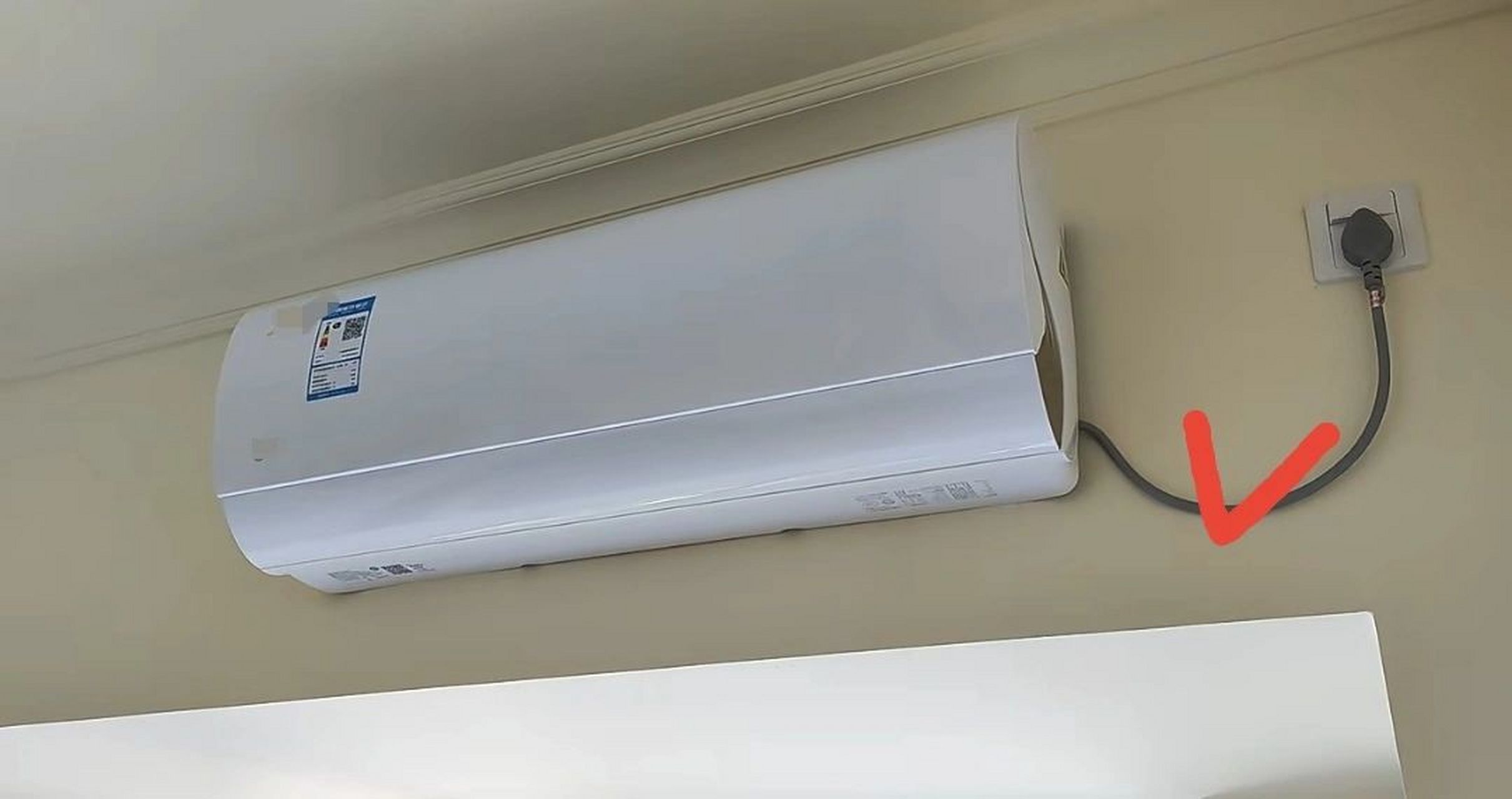 挂机空调"插座位置"这样装更香 很多朋友家里空调插座随便留,比如插座