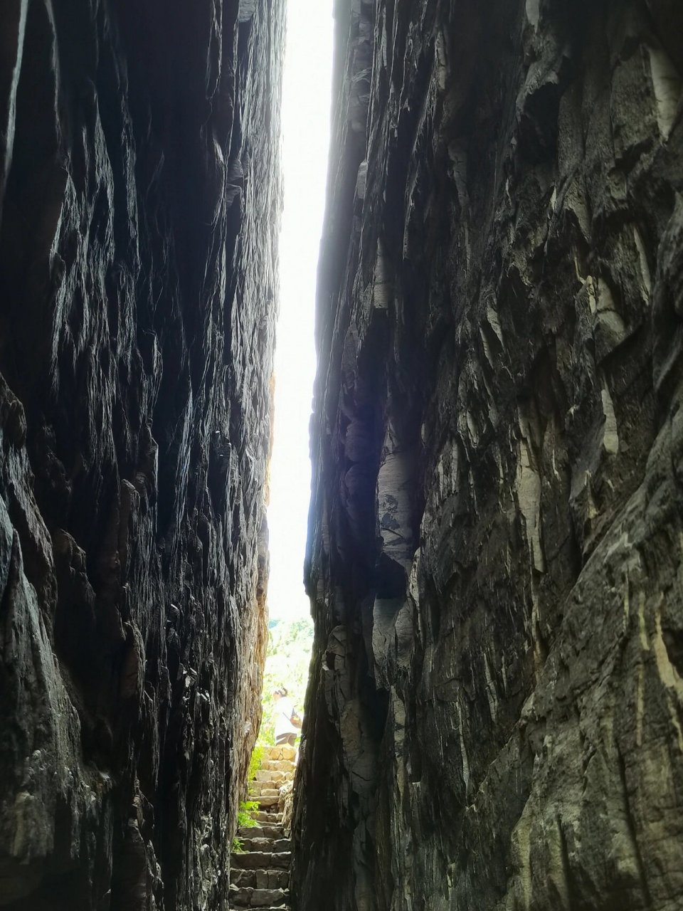 带娃京郊徒步之一线天 一线天位于平谷区镇罗营镇玻璃台村.