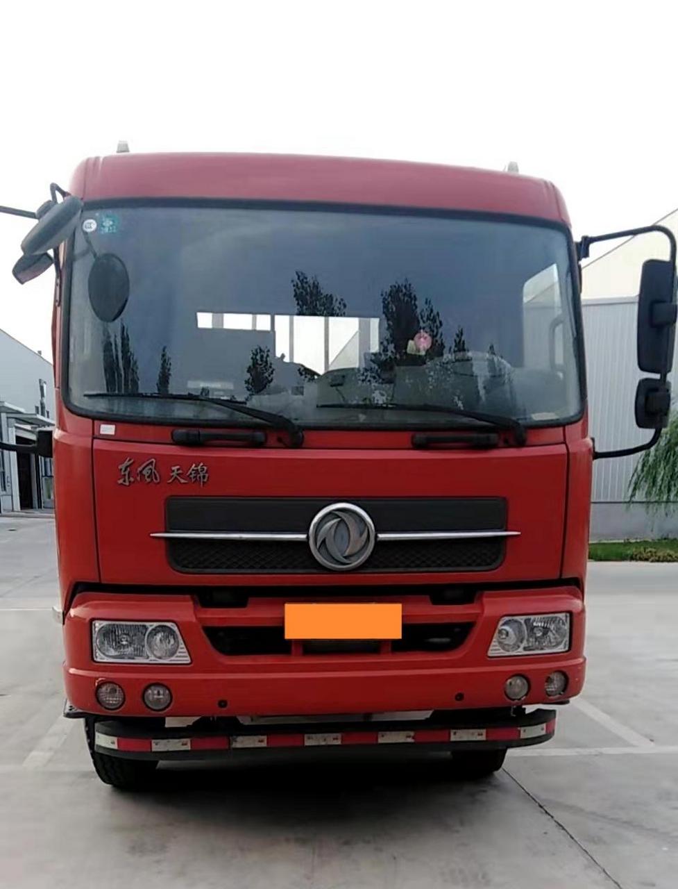 东风天锦6.8米平板平.