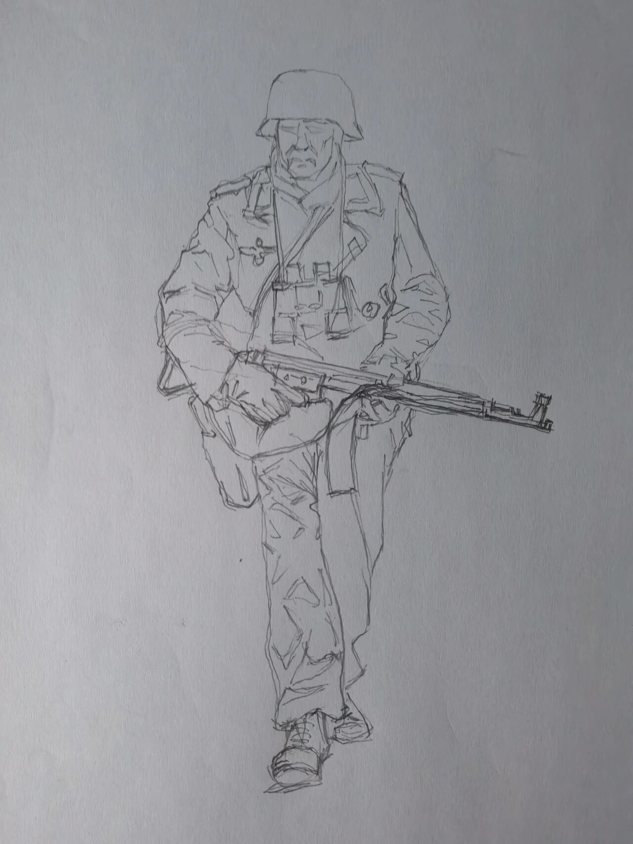 随手钢笔画德国兵,手里拿着突击步枪