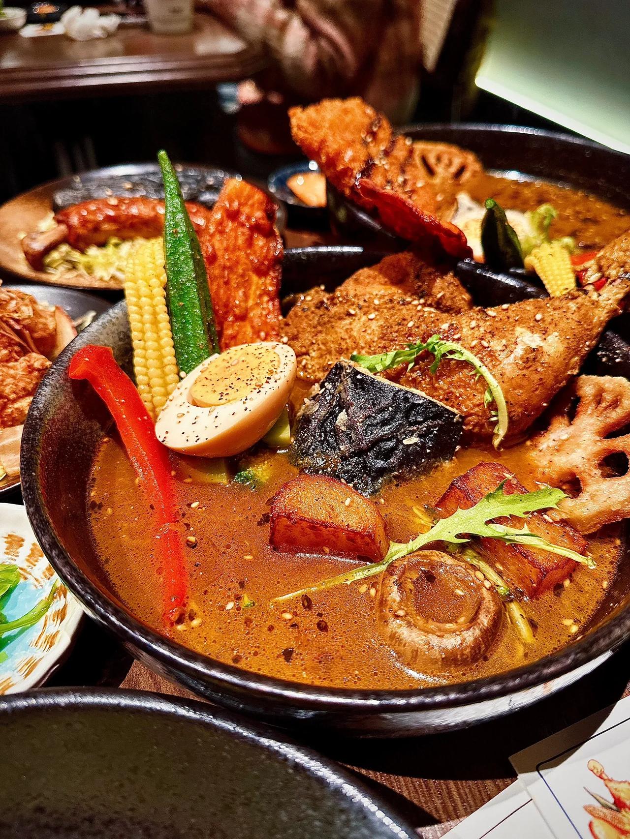 添加淀粉烹饪更注重香料在咖喱中的比例相比传统粘稠的日式咖喱来说