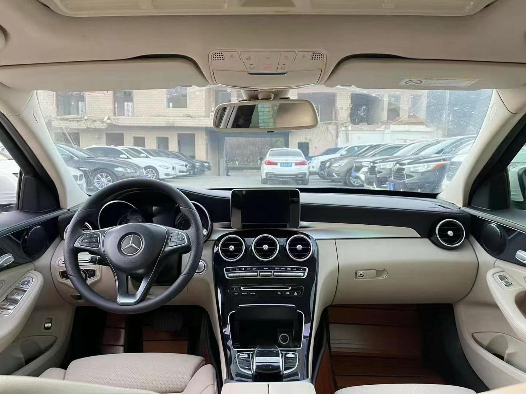 2017年12月上牌 奔驰c180l运动版 长轴1.